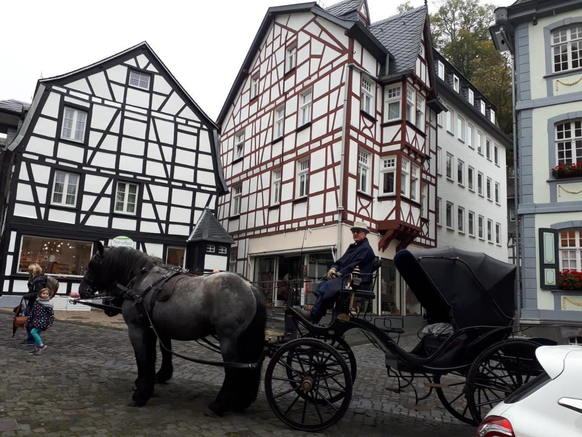 Uber Den Dachern Von Monschau Exterior photo